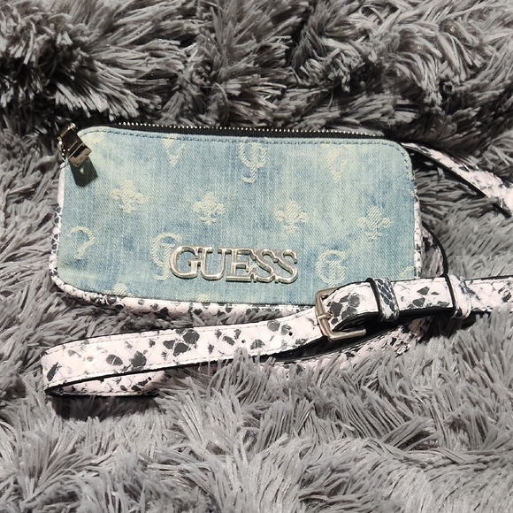 Guess Fanny Pack - Picture 1 of 8